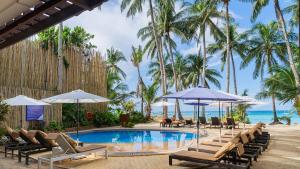 Piscina a Microtel by Wyndham Boracay o a prop