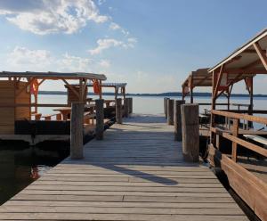 a dock with tables and benches on the water at Ferienwohnung Kirchblick, für Familien, Freunde, keine Monteure in Gräfenhainichen
