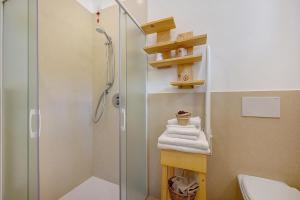 a bathroom with a shower and a toilet and towels at Agriturismo Cascina Capo in Negrar +57 photos