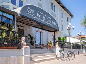 a bike parked in front of a hotel dmg bite at B&B HOTEL Pesaro Des Bains in Pesaro