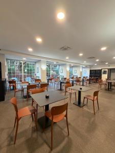 a dining room with tables and chairs and tables and chairsktop at Hotel Giardino d'Europa in Rome +69 photos