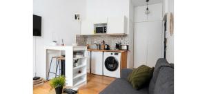 a living room with a couch and a kitchen at Doux Pavillon - La Palmeraie in Nice +9 photos