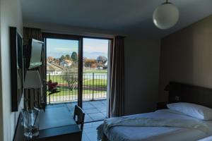 Postel nebo postele na pokoji v ubytování Motel Le Léman