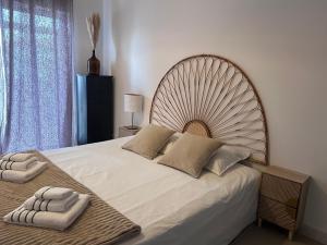 a bedroom with a large bed with two towels on it at Apartamento próximo da praia e do centro da cidade in Póvoa de Varzim