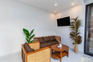 a living room with a couch and a table at Villa didi By sedana cottage in Pererenan