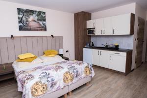 a small bedroom with a bed and a kitchen at Agroturystyka Przy Wodospadzie in Lubrza