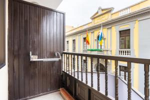a balcony with a black fence and two flags at Maoli A Central Studio Icod de los Vinos in Icod de los Vinos