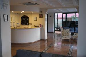 a living room with a bar in the middle of a room at Üstün Hotel Alsancak in İzmir
