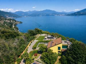 an aerial view of a house on the shore of a lake at Villa Spa Chiara Luna by Lago Reisen in Oggebio