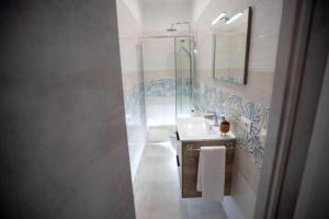 a bathroom with a sink and a shower at Bilo 66 in Palmi