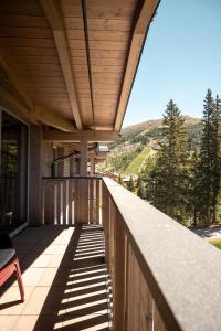 a balcony of a house with a view of the mountains at Haus Tauernblick am Katschberg in Katschberghöhe