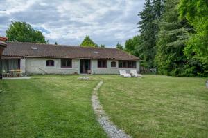 a house with a grass yard in front of it at chambre INNAMORATO avec jacuzzi lit rond et jardin avec piscine in Saint-Martial-sur-Né