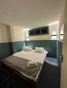 a small bedroom with a bed with a window at Mon Refuge 123 in Bcharré