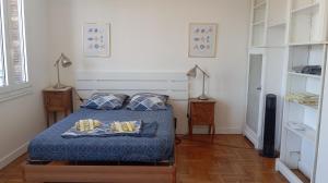 Voodi või voodid majutusasutuse fantastic view ! private bedroom in a family apartment, private bathroom, shared kitchen and living spaces toas