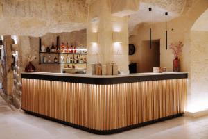 a bar in a room with a counter at Tufo Bianco Relais in Massafra