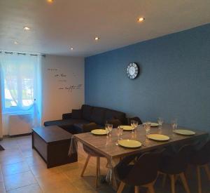 a dining room with a table with wine glasses on it at Gîte Aux 3 Épis, Classé 3 Étoiles in Dienville +9 photos