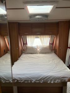 a bed in the back of a boat at Platin Pure in Jastarnia