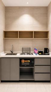 a kitchen with a sink and a stove at فندق النقاط الثمانية 2 in Medina +25 photos