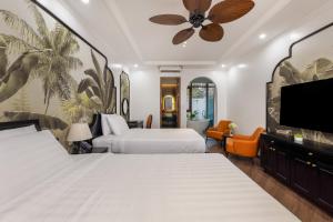 a hotel room with two beds and a flat screen tv at Pataco Tam Coc Hotel in Vũ Lâm +47 photos