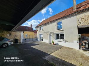 an empty parking lot in front of a house at La Longère de Vin'Ay in Vinay
