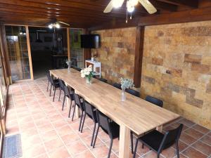 a long wooden table and chairs in a room at Casa Rural Arroyo 5 in Mejorada