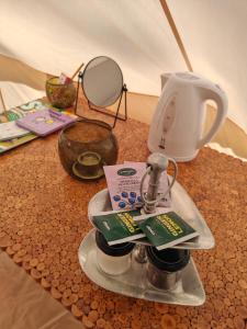 a counter top with a tea pot and a mixer at Torpakka glamping in Mikkeli