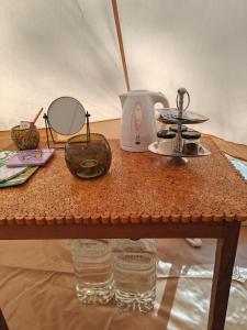 a table with a counter with a mirror and other items on it at Torpakka glamping in Mikkeli