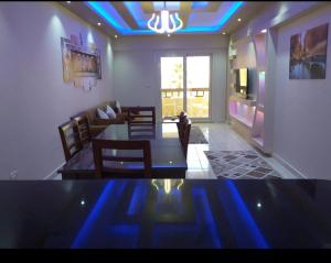 a living room with a table and a dining room at شاليه مارسليا بيتش in Dawwār Muḩammad Abū Shanab