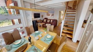 a dining table and chairs in a living room at Strandhaus Rügenperle - Baabe in Baabe