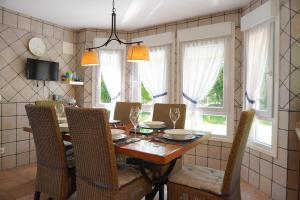 a dining room with a wooden table and chairs at Villa Pereza in Socueva