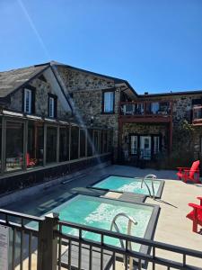 a large swimming pool in front of a building at Loft La Pause Orford in Magog-Orford