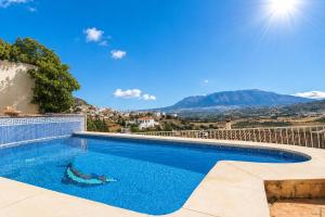 a swimming pool with a view of the mountains at Bello horizonte in Coín