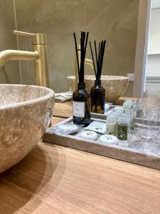 a counter with two bowls and bottles of essential oils at Verónica's Flat Playa Paraíso in Playa Paraiso +24 photos