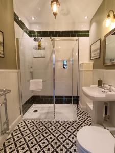 a bathroom with a shower and a toilet and a sink at The Vicar's View at the Old Vicarage in Lincoln