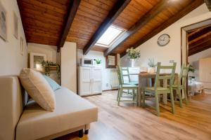 a living room with a couch and a table at Una mansarda in montagna in Fanano
