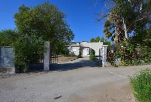 a white house with a fence and a driveway at Linovrochi holiday house with private pool in Lefkandi Chalkidas