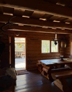 a room with a table and a window in a log cabin at Lilaste in Lilaste