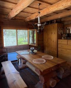 a dining room with a wooden table in a cabin at Lilaste in Lilaste