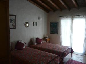 a bedroom with two beds and a window at Casa do Castelão in Loulé +40 photos