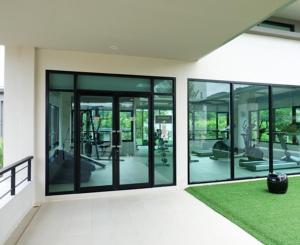 a gym with glass doors and a green rug at Balina-Blume in Kathu