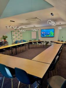 a classroom with tables and chairs and a projection screen at Sure Hotel by Best Western Limoges Sud in Feytiat