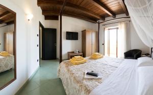 a bedroom with a large bed with a mirror at Santo Re Olive Retreat in Petrizzi