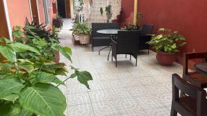 a patio with plants and a table and chairs at Hotel Real in Chiapa de Corzo