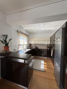 a kitchen with a black and white counter top at Luminous Home in Vari