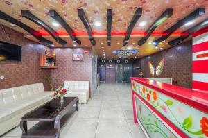 a waiting room with a couch and a bar at Hotel Crown Plaza in Hoshiārpur
