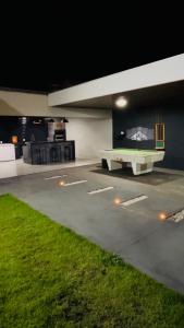 a garage with a pool table in it at night at Ks Espaço in Rondonópolis