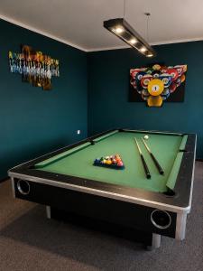 a billiard table in a room with ahibition at Hotel Karolinka in Karpacz