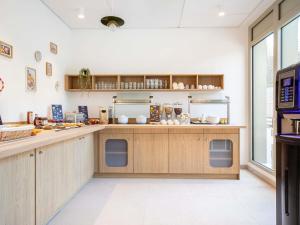 a kitchen with a counter and a counter top at Adagio Access Paris Nanterre in Nanterre