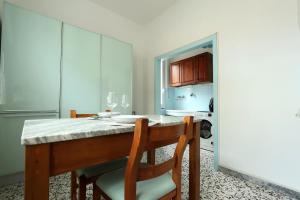 a dining room table with two chairs and a kitchen at Bilocale a 500m dal mare in Giulianova