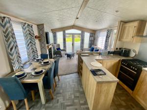 a kitchen and dining area of a caravan at Debran Lodge in Angus
